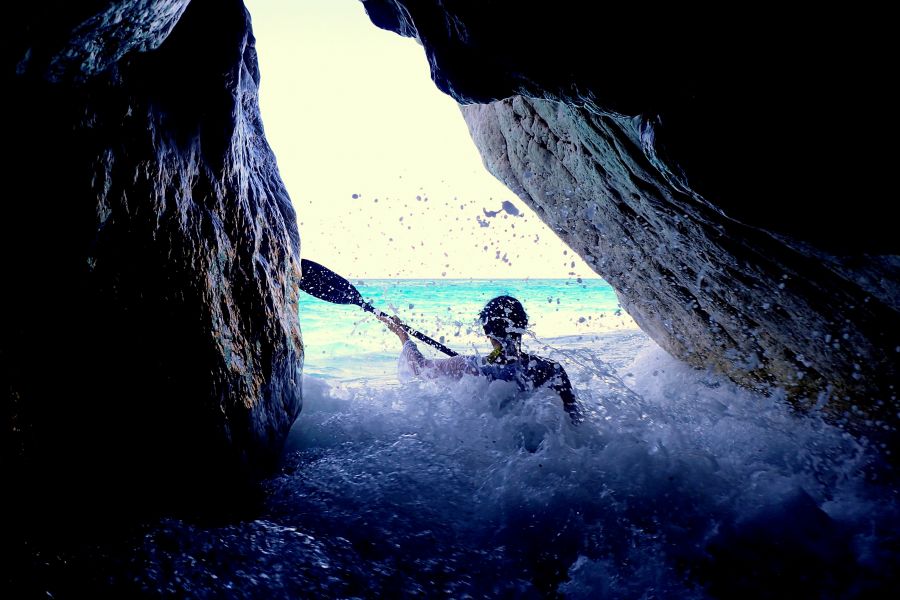 kajakarstwo jaskiniowe ;)
groty u wybrzeży Albanii
