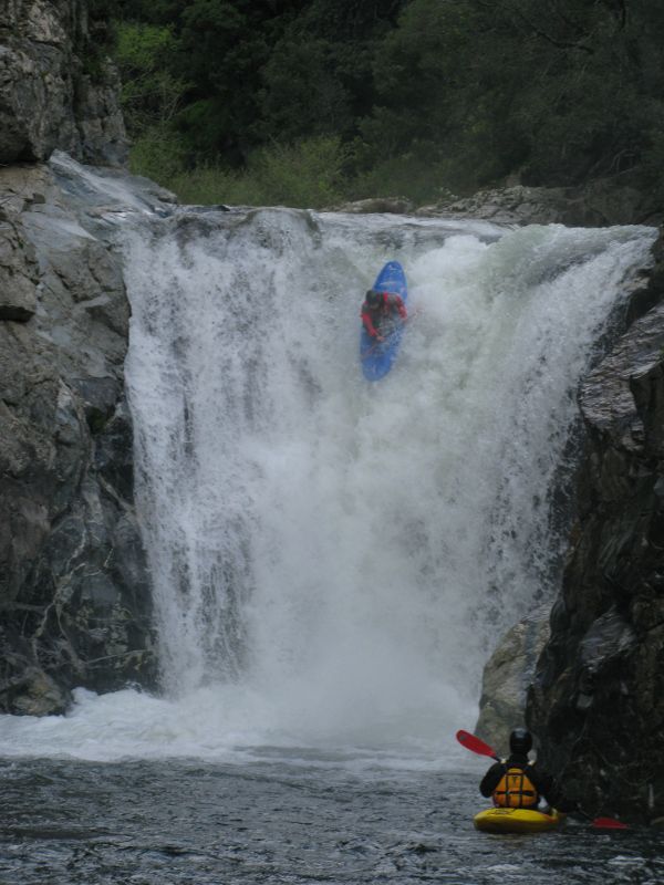 A miał mieć 2 metry!
Ciacho na flagowym wodospadzie Rizzanese, Korsyka, 1 kwietnia 2010
pkt:20
Jacek Starzyński
