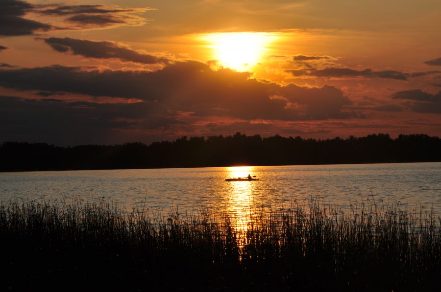 Wieczór na Jeziorze Orzysz
Zdjęcie amatorskie wykonane przez moją córkę.
Słowa kluczowe: Mazury, do zakochania jeden krok.