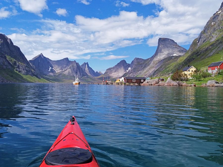 Kajakiem po Kirkefjord
Słowa kluczowe: kajakarstwo morskie, fjord, Norwegia, Lofoty
