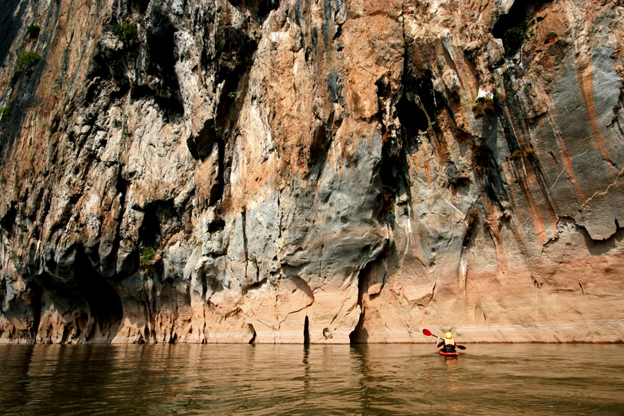 Jeden z dopływów Mekongu - Laos
fot. Barbara Niedźwiedzka

