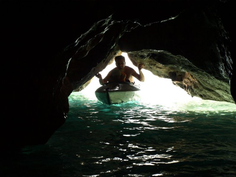 Kajakarstwo jaskiniowe
fot. Małgorzata August
Penetracja grot na wybrzeżu albańskim
